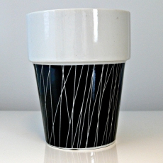 Hrnček porcelánový stohovateľný, čierna - 3