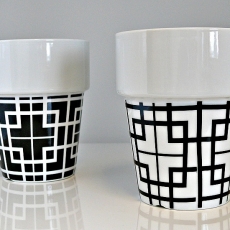 Hrnek porcelánový stohovatelný, čtverce - 1