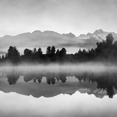 Tapeta Černobílé horské jezero, 216 x 140 cm - 2