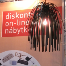 Závesný luster z plastových prúžkov Stripy čierna - 3