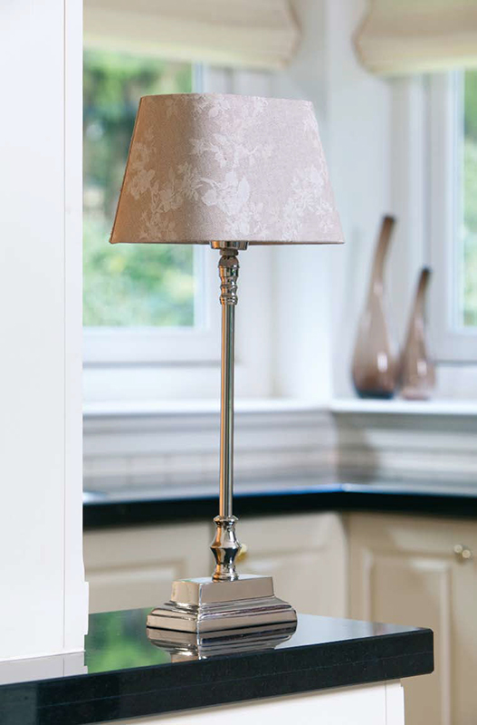 Lampa LATA